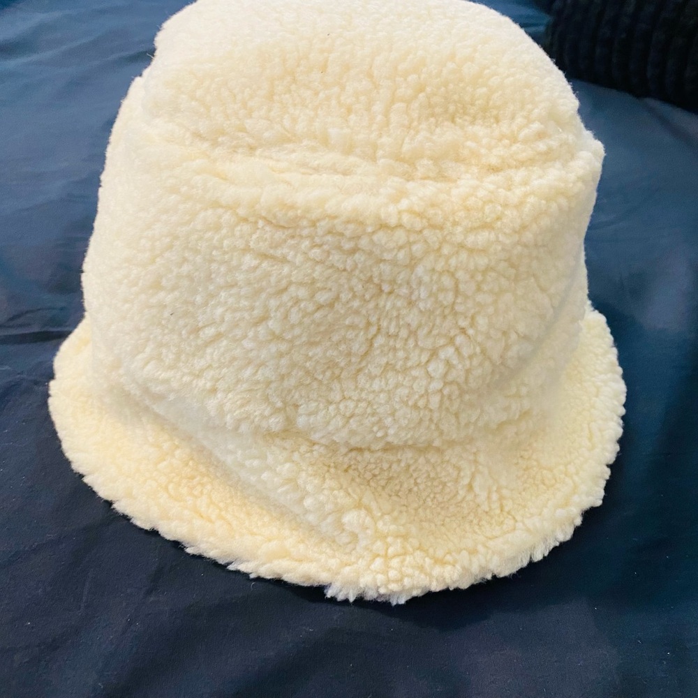 RARE FIND-Stella McCartney Shearling Faux Fur Logo Bucket Hat - Picture 5 of 11